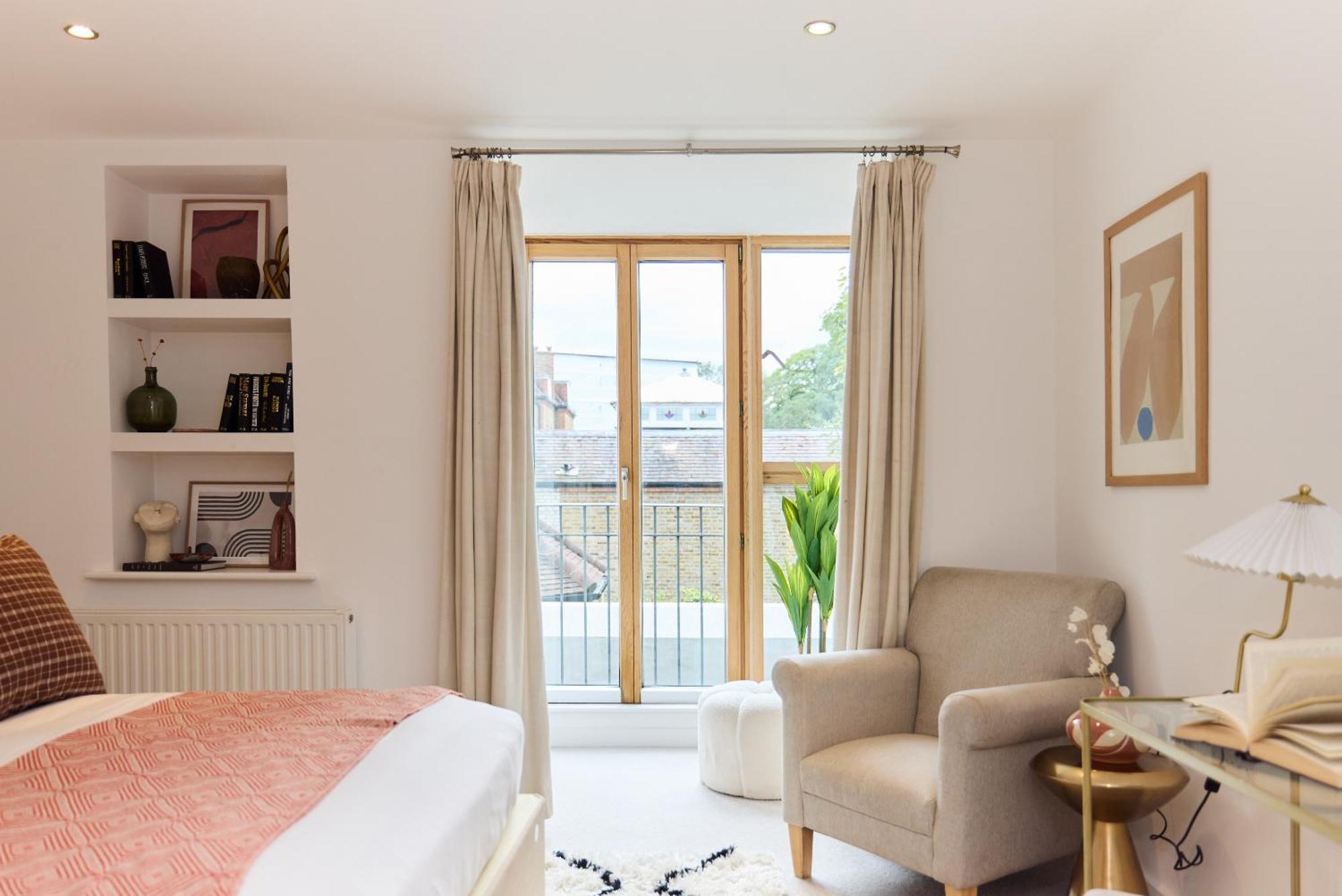 Apartment The Gwendolen Retreat - Inviting 2bdr With Balcony