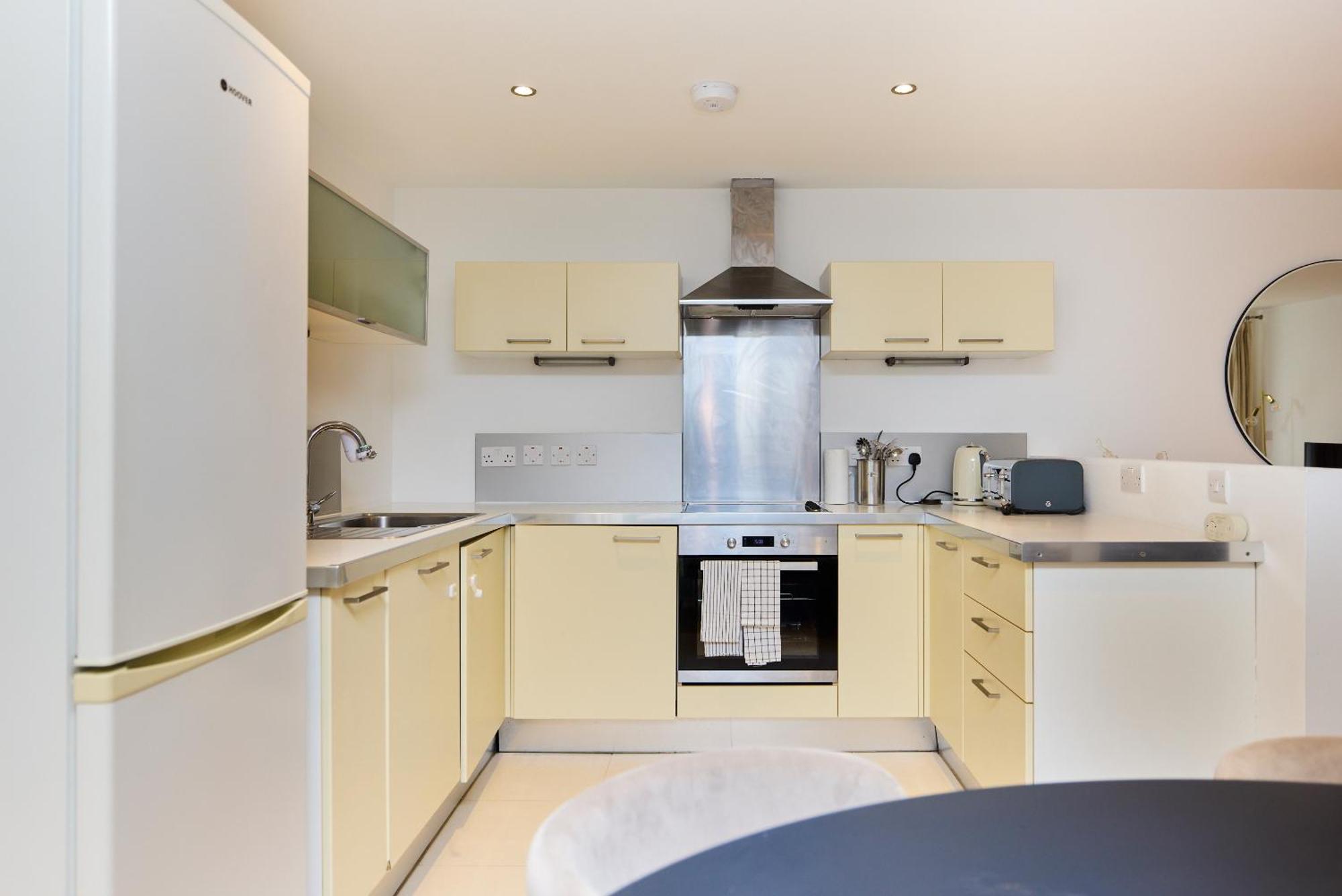Apartment The Gwendolen Retreat - Inviting 2bdr With Balcony *