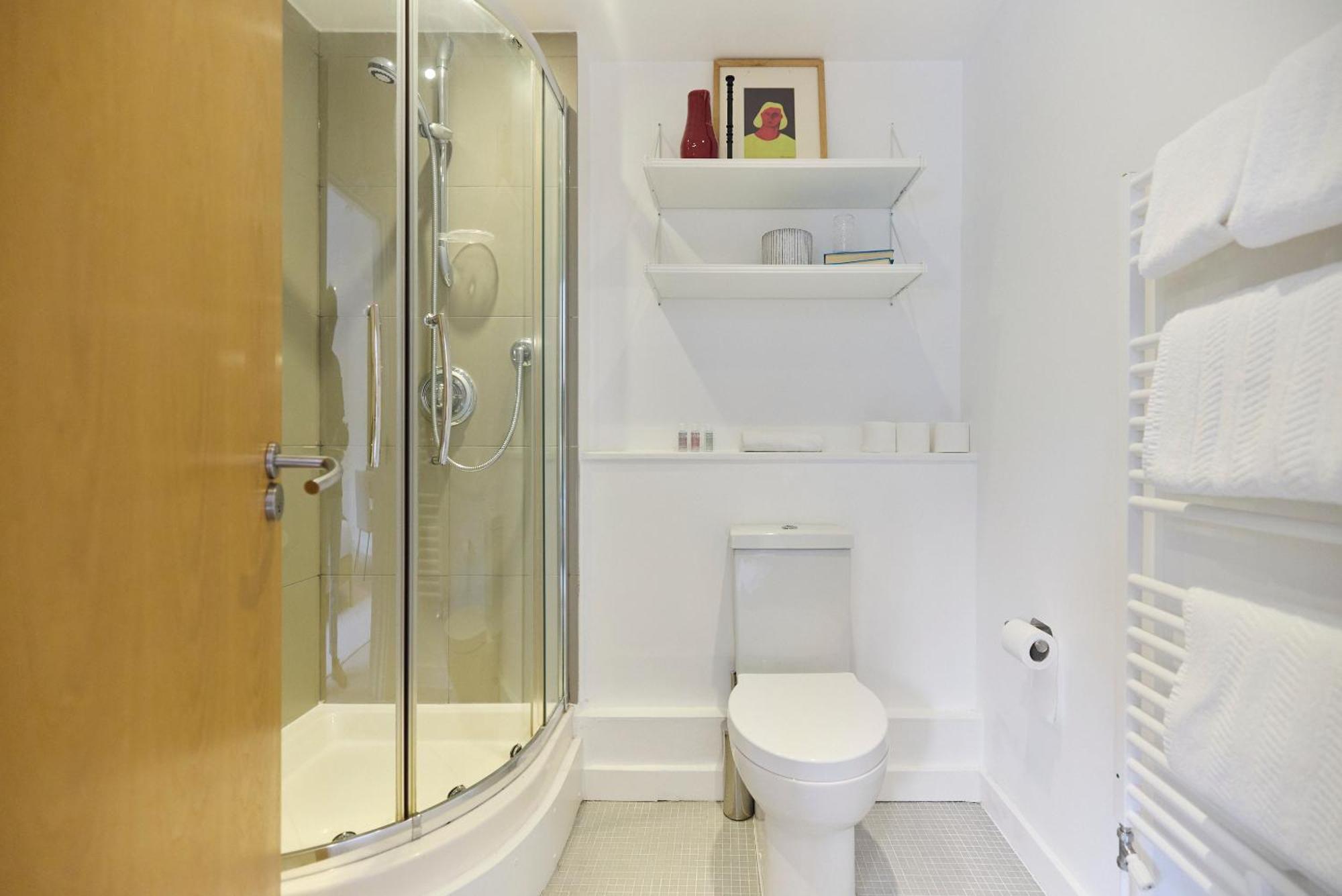 The Gwendolen Retreat - Inviting 2bdr With Balcony Apartment