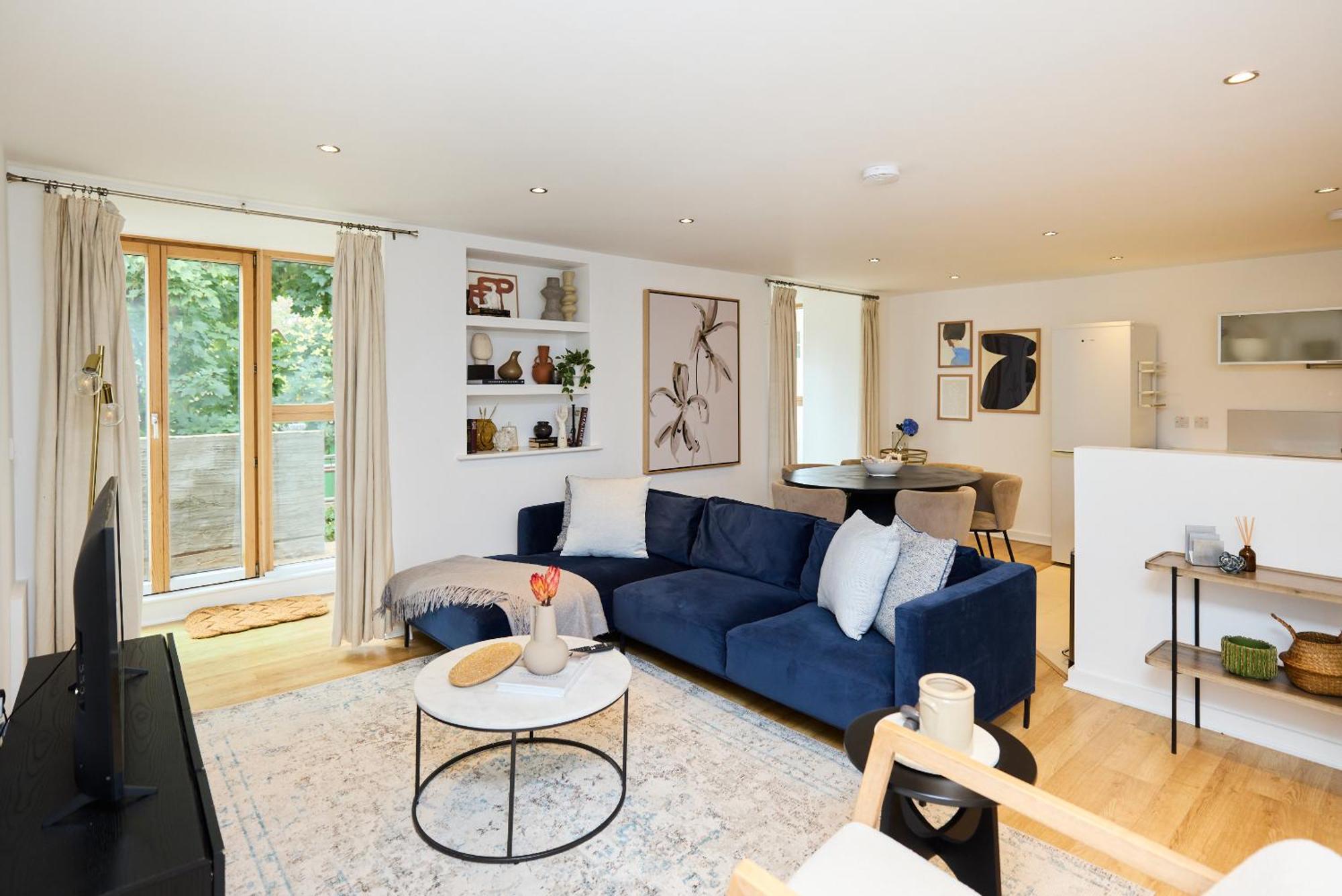 The Gwendolen Retreat - Inviting 2bdr With Balcony * London
